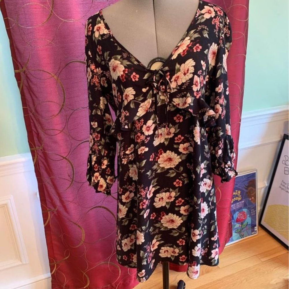 America Eagle Black Dress Keyhole Front Size M